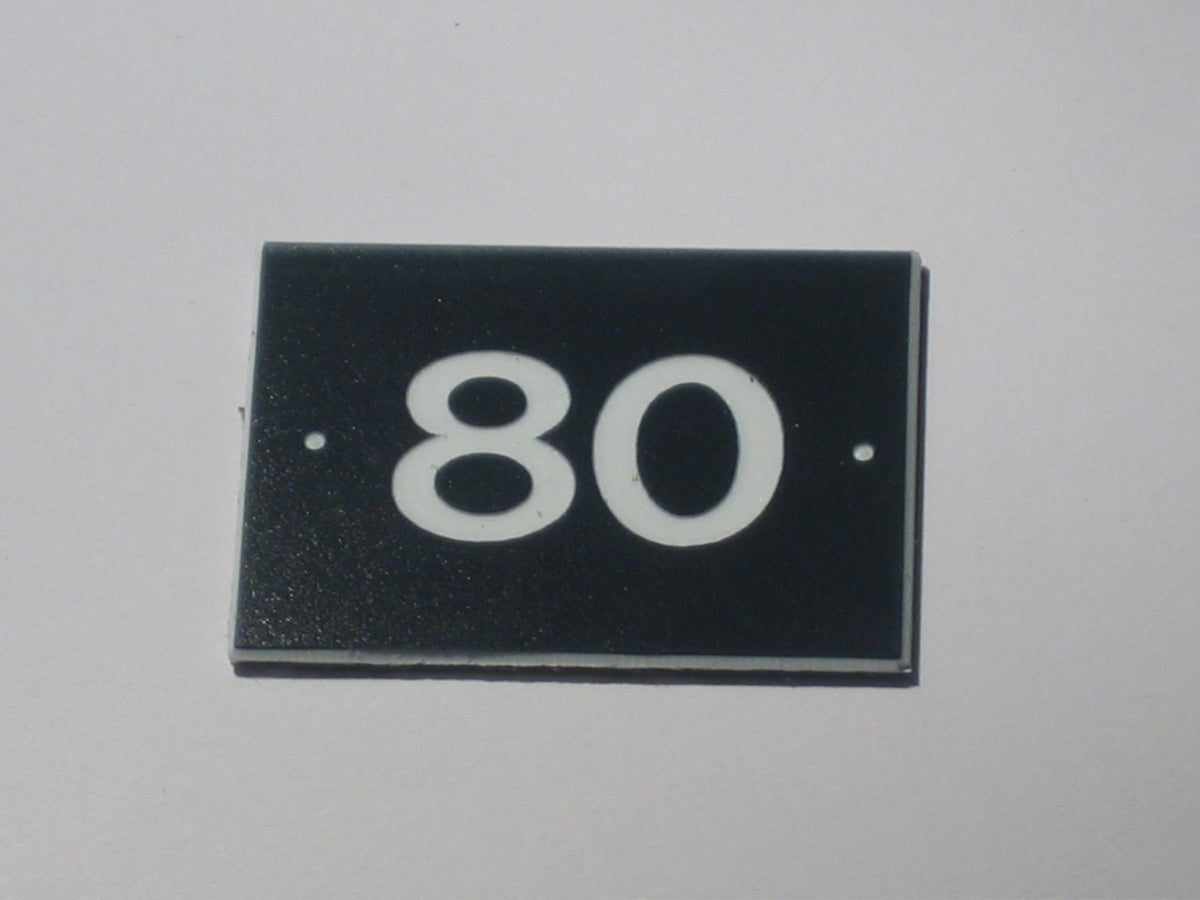 Merkeskilt i plastlaminat