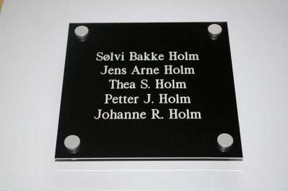 Dørskilt nr.32 i eloksert aluminium